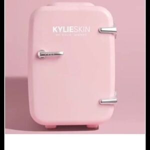 KYLIE SKIN Pink Mini Fridge